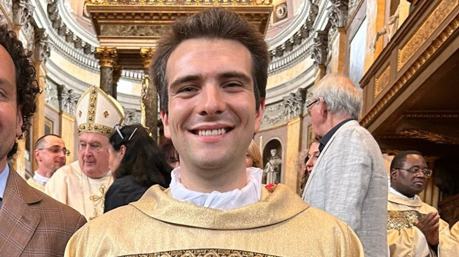 Cameri, raccolta firme al vescovo: non trasferisca don Samuele a Cannobio