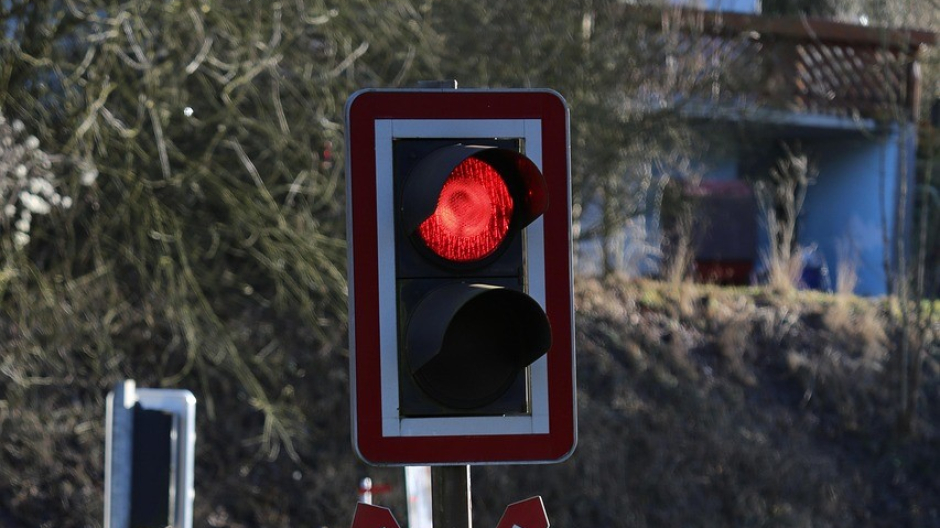 Torna per due mesi e mezzo il senso unico alternato a Fondotoce