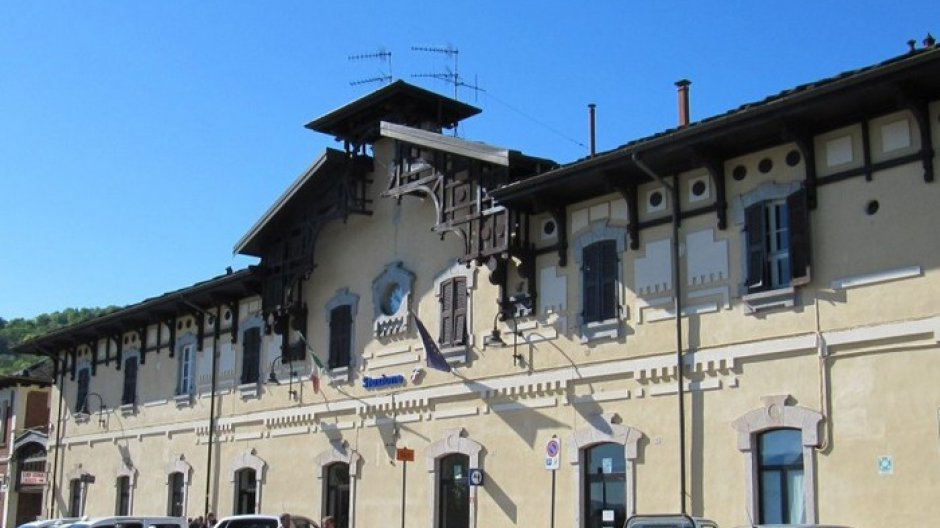 Bus sostitutivi insufficienti: studenti appiedati e proteste