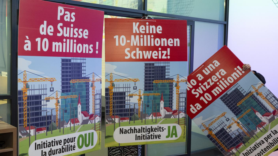 La Svizzera dice boccia il referendum sul limite dei residenti. Ma il Ticino approva
