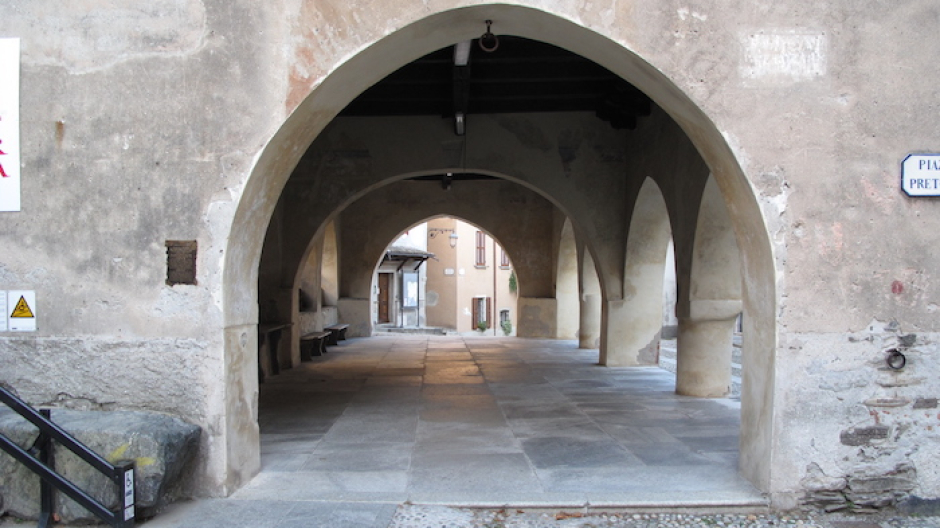Vogogna: pane nero protagonista nel borgo medievale 