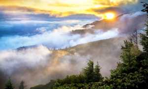 montagna tramonto nuvole