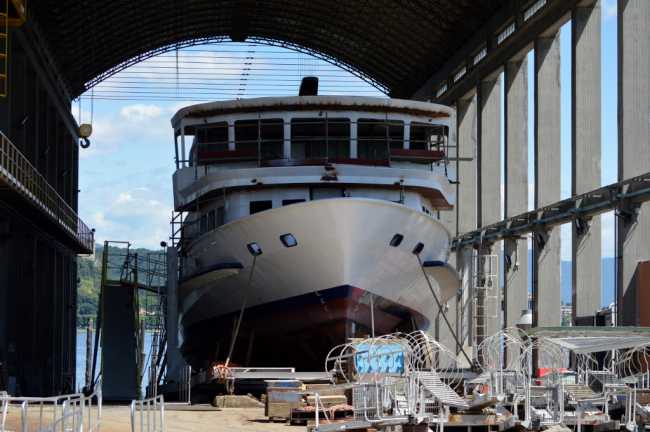 motonave cantiere verbano