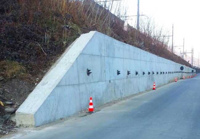 muro ferrovia villa