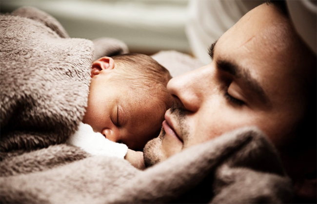 neonato padre sonno