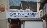 non solo legno striscione vanzone