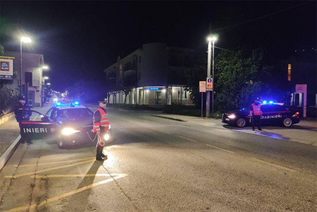 notte posto blocco carabinieri