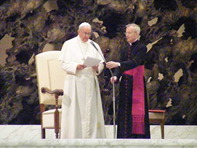 papa francesco sala nervi lettura