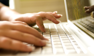 pc tastiera mani