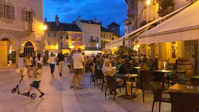 piazza mercato notte estate bar