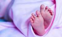 piedi bambina neonata