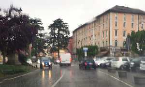 pioggia piazza stazione auto