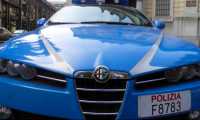 polizia auto fronte cofano