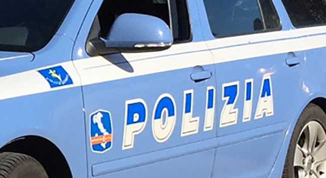 polizia auto scritta