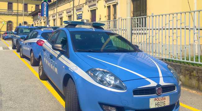polizia domo stazione bella esterno auto
