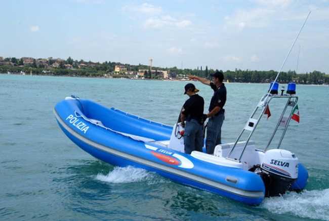 polizia gommone