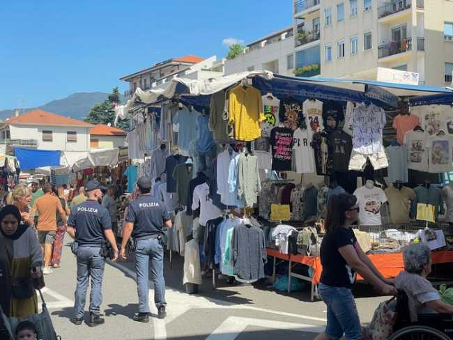 polizia mercato