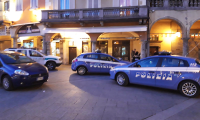 polizia piazza mercato auto
