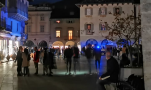 polizia piazza mercato nov 20