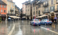 polizia piazzamercato giorno pioggia