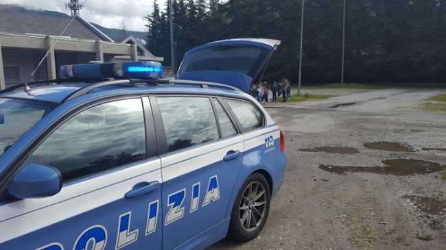polizia portellone aperto