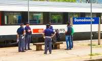 polizia treno fermati binario
