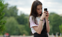 ragazza telefono
