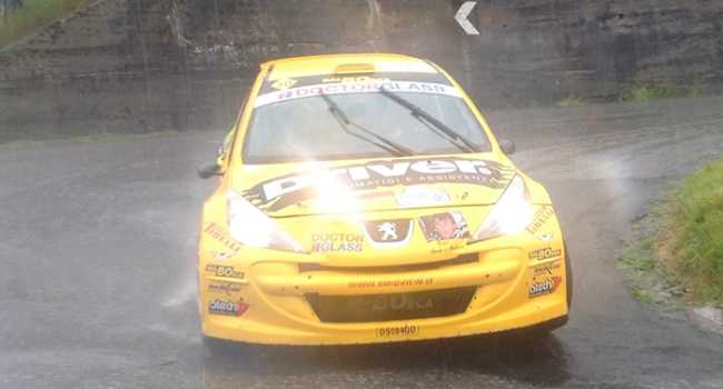 rally auto tornante