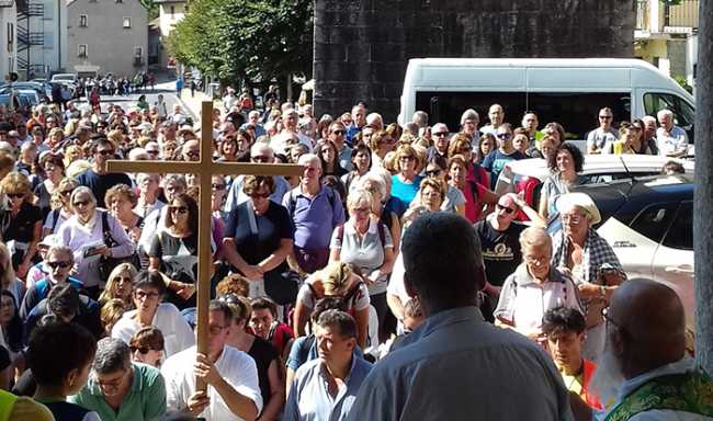 re pellegrinaggio cl gente croce