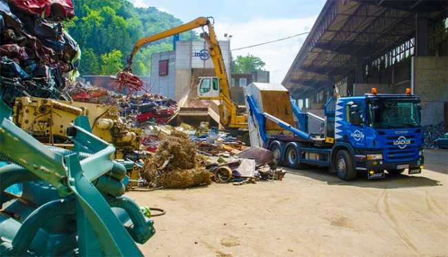 rifiuti camion deposito