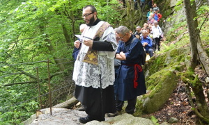 rogazioni castiglione prete sentiero fedeli 18