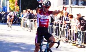 rubino mani cielo pedale