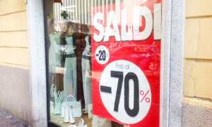 saldi scritta vetrina