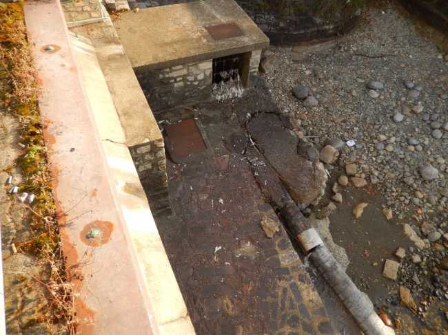 scarico fogna tennis