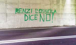 scritte referndum strada