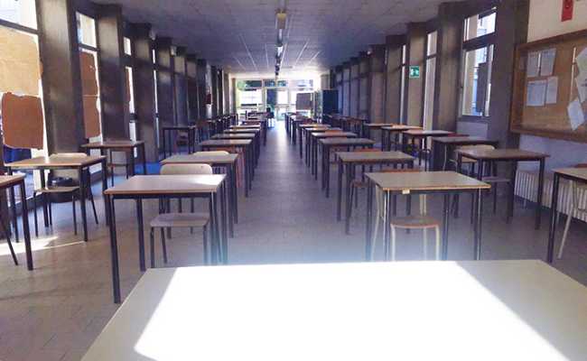 scuola banchi esame
