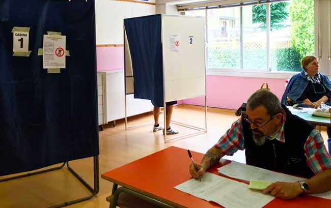 seggio cabina elezioni