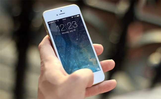 smartphone mano telefono