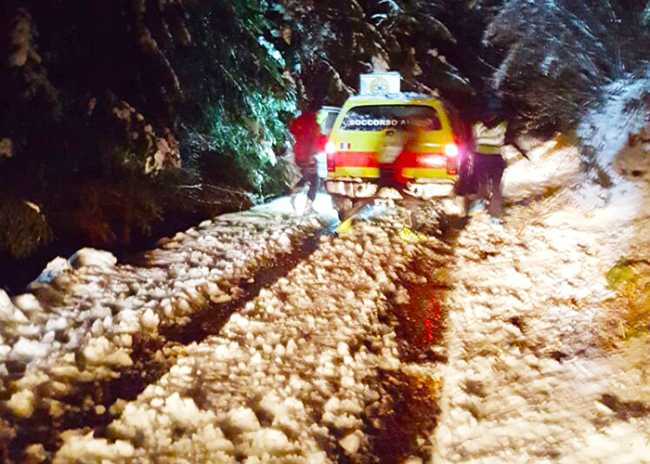 soccorso ambulanza neve notte