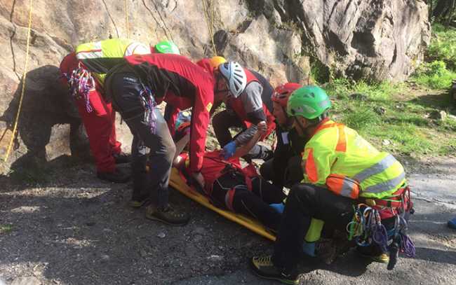 soccorso cinque barella terra