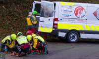 soccorso in terra asfalto uomini
