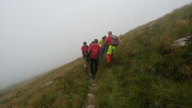 soccorso spalle nebbia prato barella