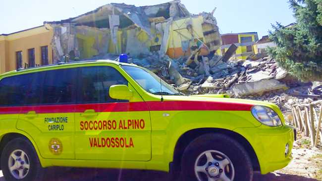 soccorso terremoto casa jeep