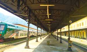 stazione domo banchina vuota