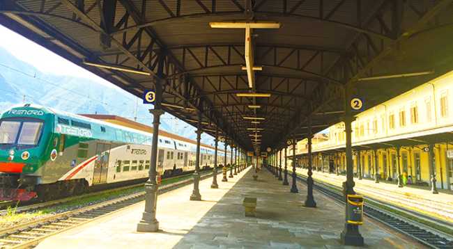 stazione domo banchina vuota