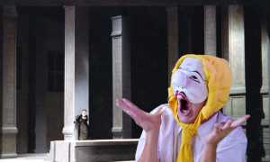 stranagente maschera teatro