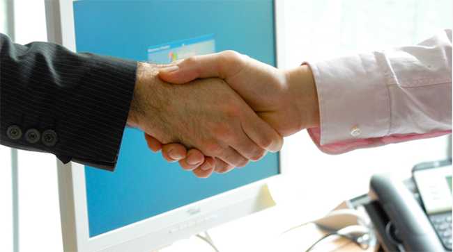 stretta mani contratto lavoro