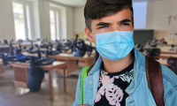 studente mascherina aula