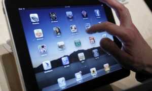 tablet in mano generico