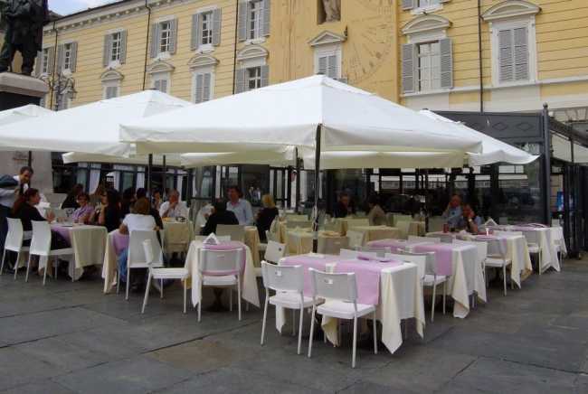 tavolini bar generico